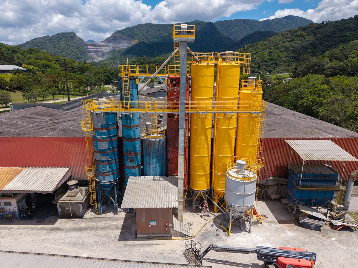 Fotografia aérea da planta industrial da Sika em Joinville